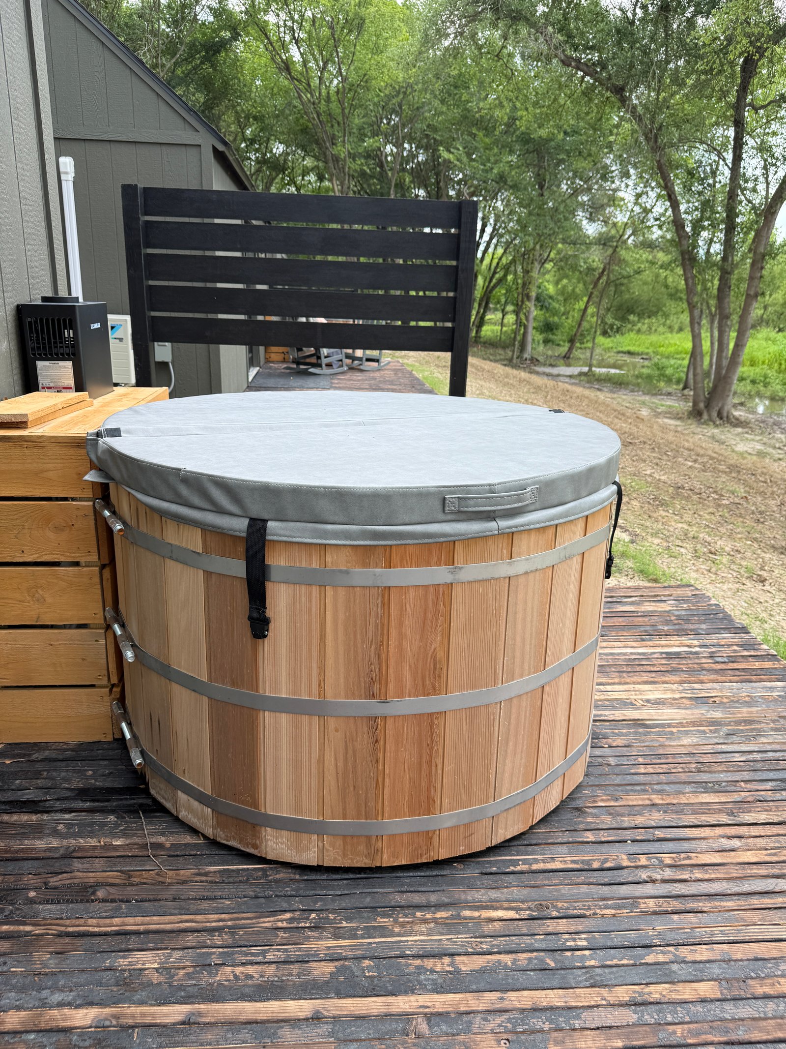 Single room cabin Manifesting, Malas and Mandalas Limestone Fields heated soaking tub
