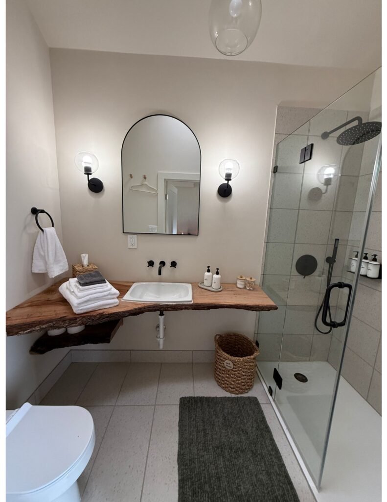 Single room cabin with ensuite bathroom Manifesting, Malas and Mandalas Limestone Fields